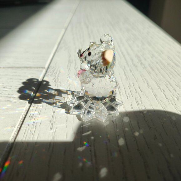 Miniature Crystal Bear Figurine With Heart, Flower, and Butterfly - Beautiful - Picture 3 of 10